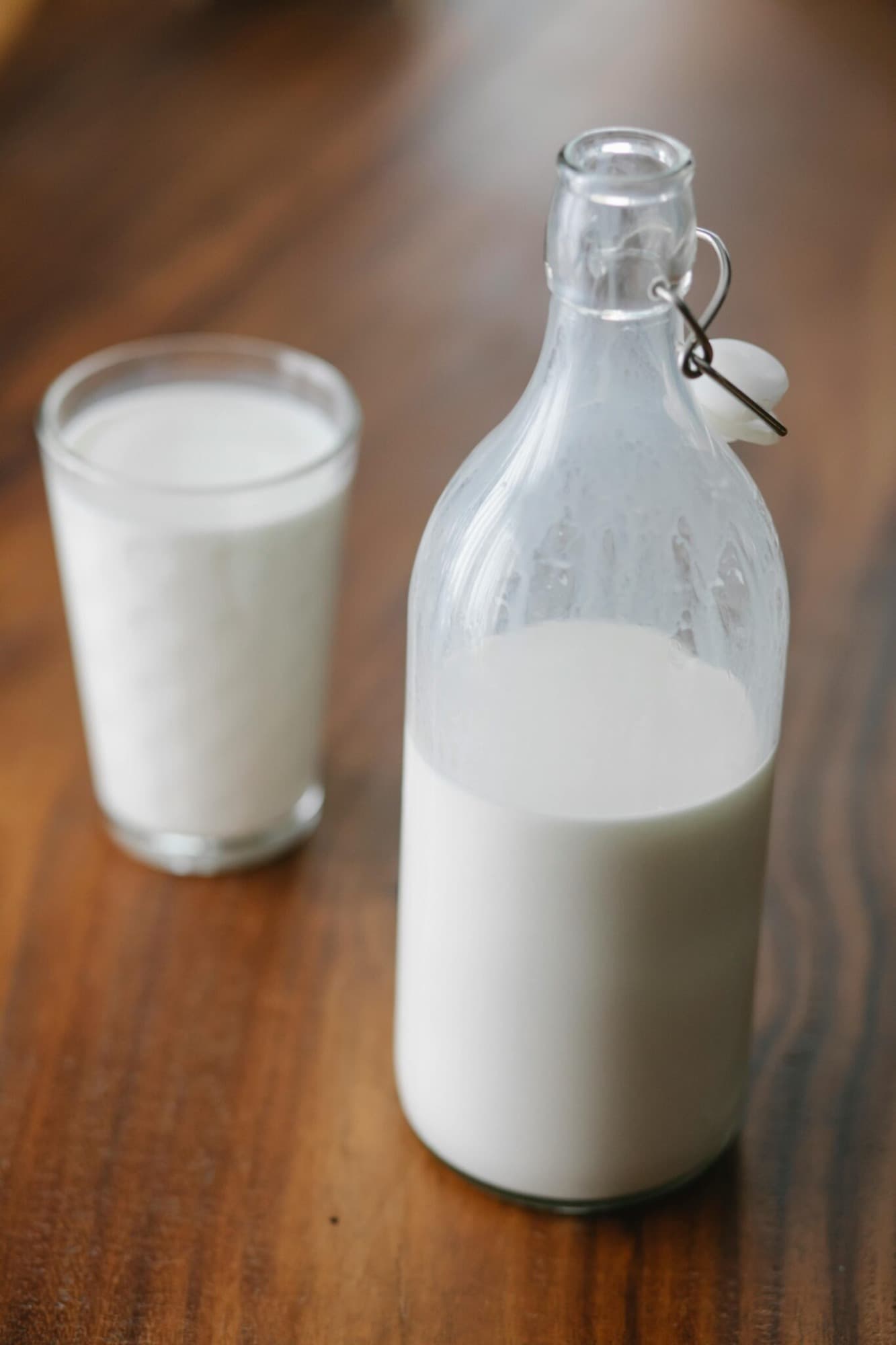 Raw Milk vs. Supermarket Milk: What Are You Really Drinking?